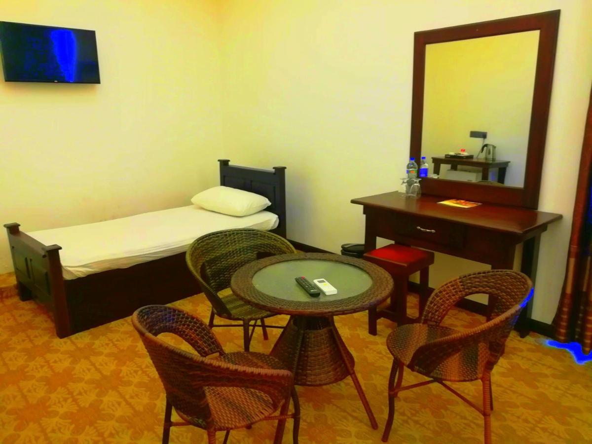 Euro Star Hotel Katunayaka Εξωτερικό φωτογραφία